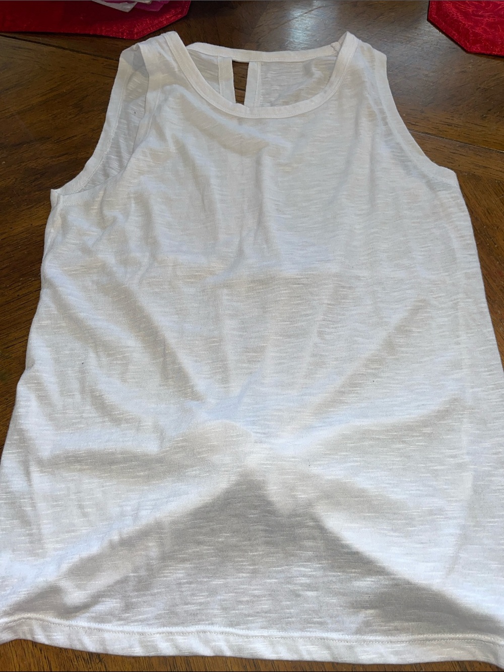 Peek a boo tank